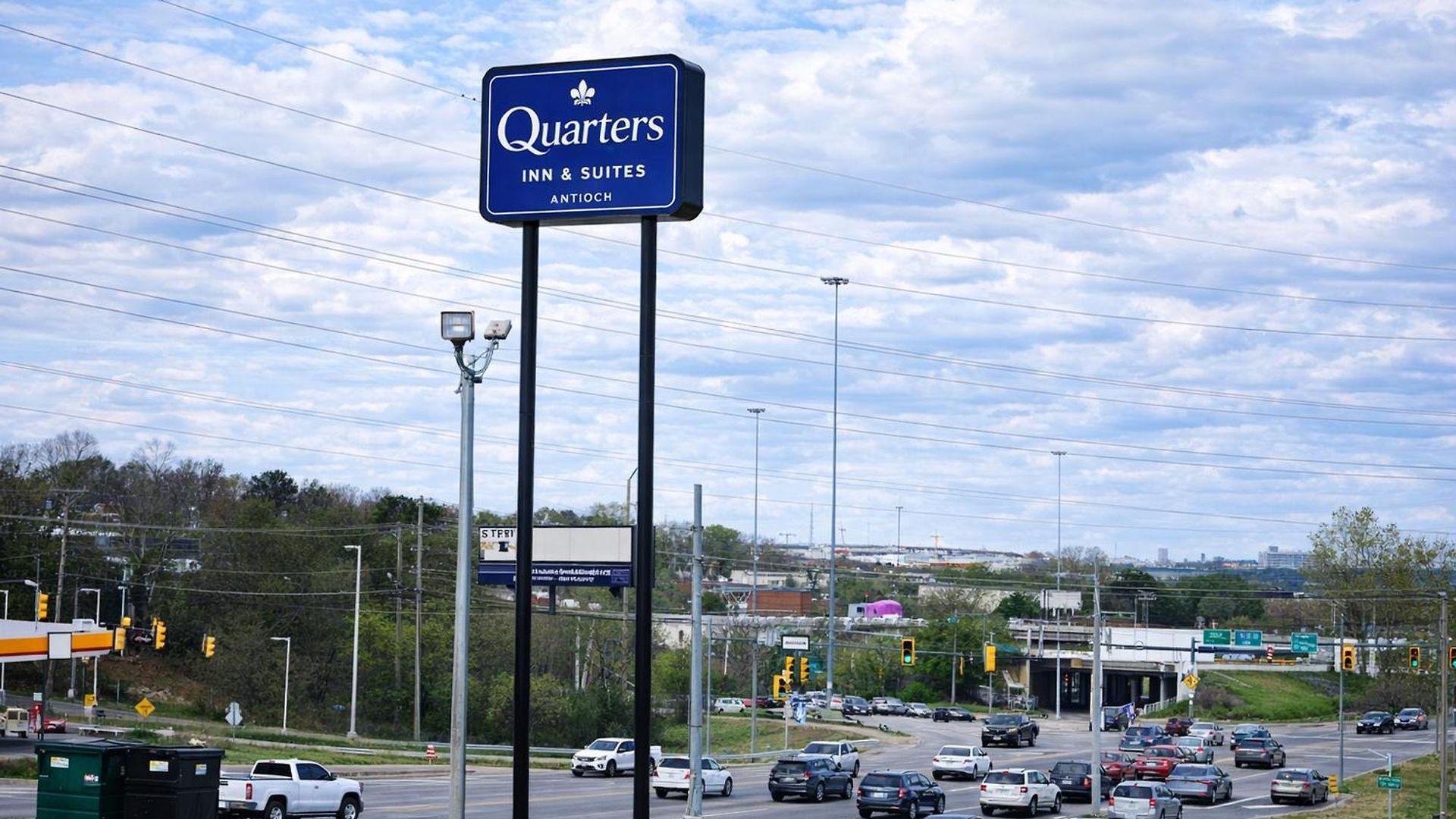 Quarters & 3* Nashville