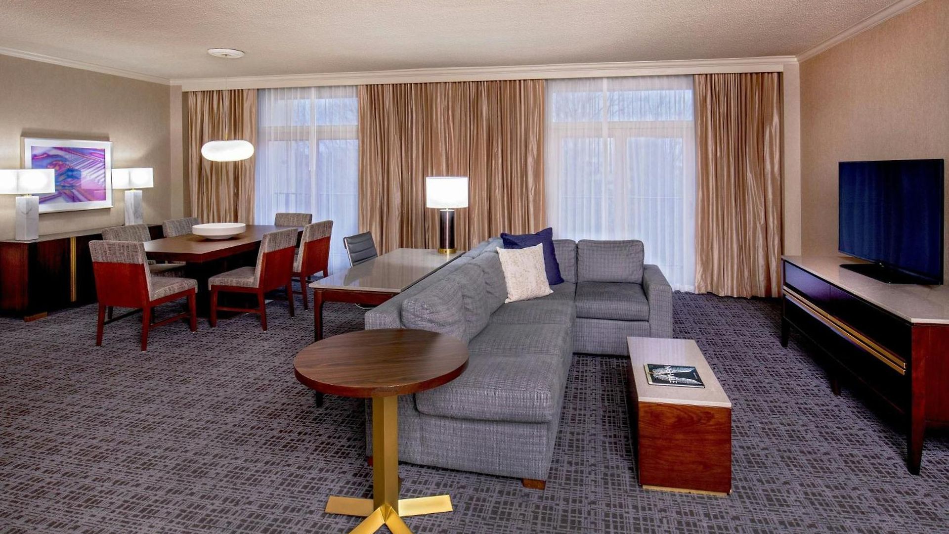 Sheraton Music Airport 4*