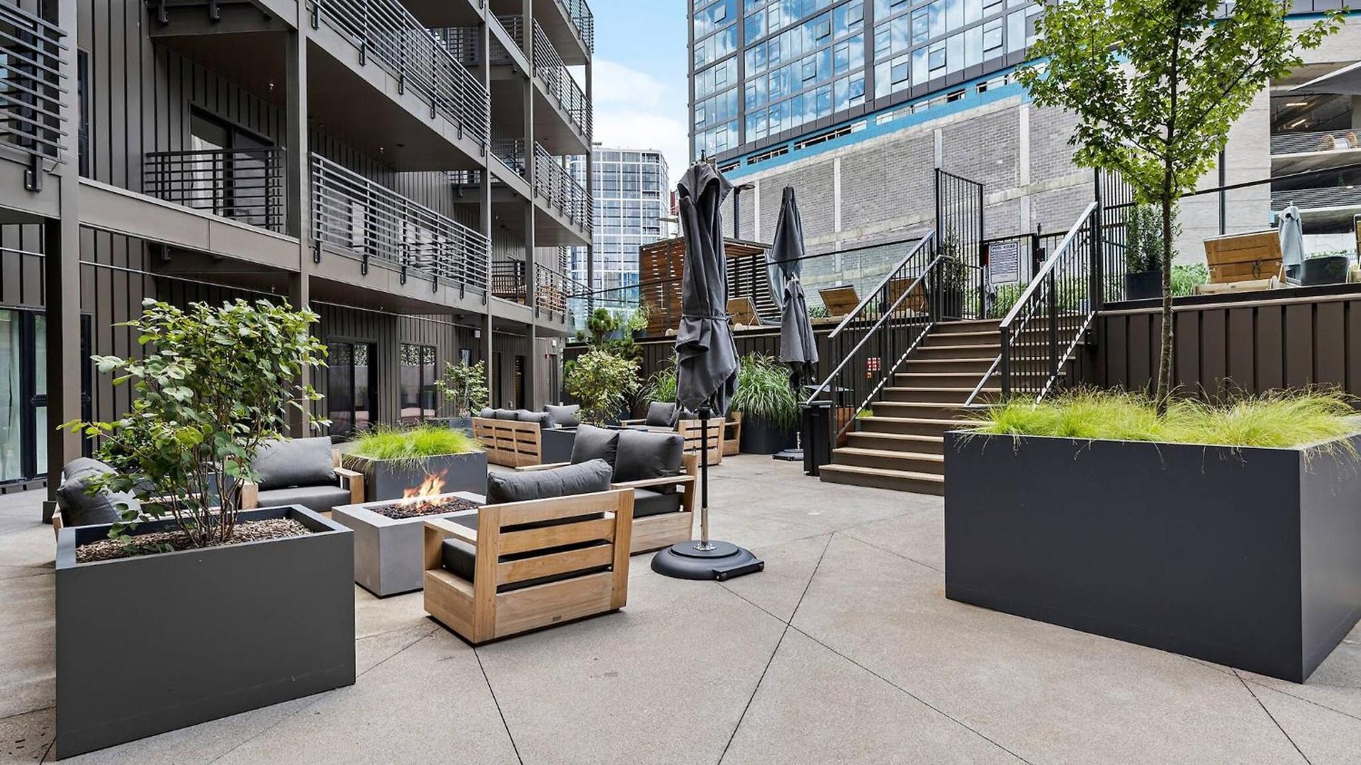 Walk To Broadway- Pool & Cabanas-luxury * Nashville
