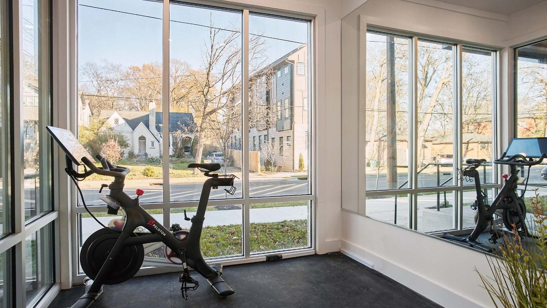 Dreamy With Fireplace, Rooftop, Gym, Parking, Sleeps 5 With King Bed, Sleeper Sofa, Hidden Bunk, Shared Rooftop And Gym, Free Dedicated Parking, Minutes To Broadway, Five Points & Grand Ole Opry, 24 Hr Hospitality * Nashville