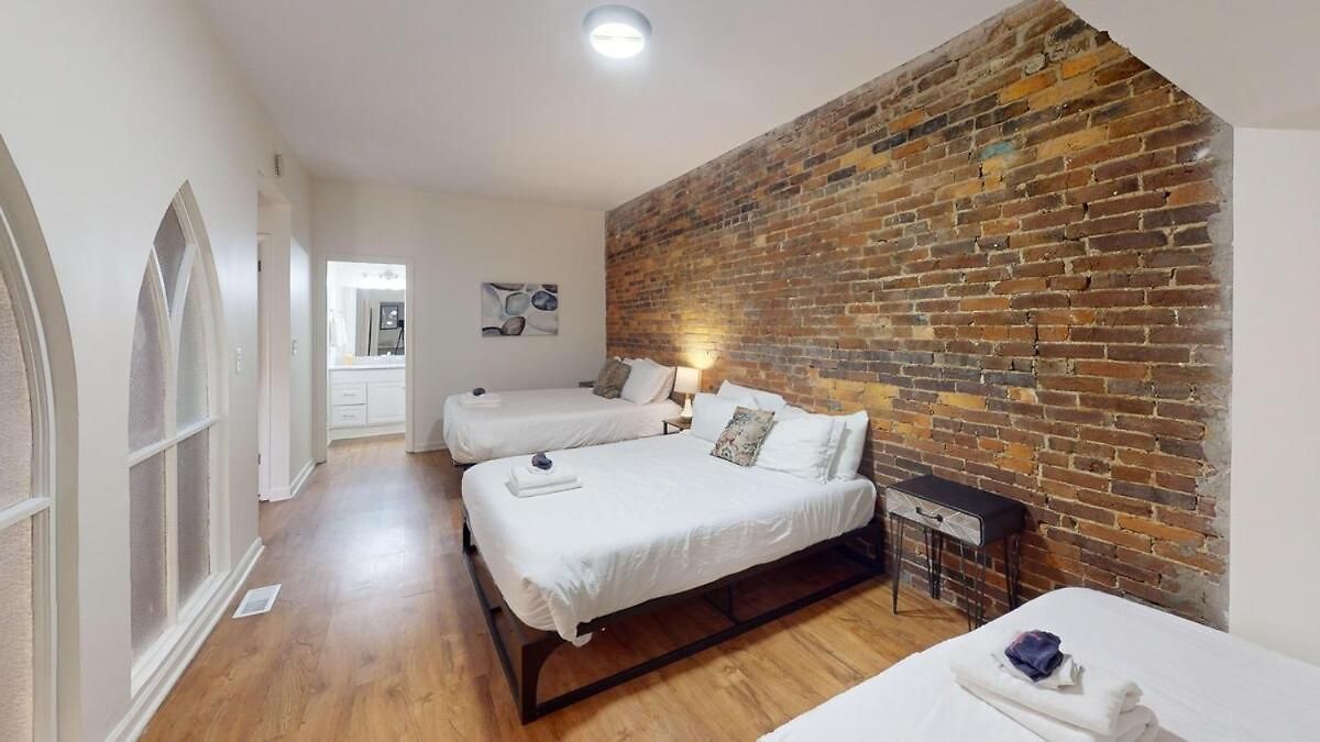 The Lofts At 107