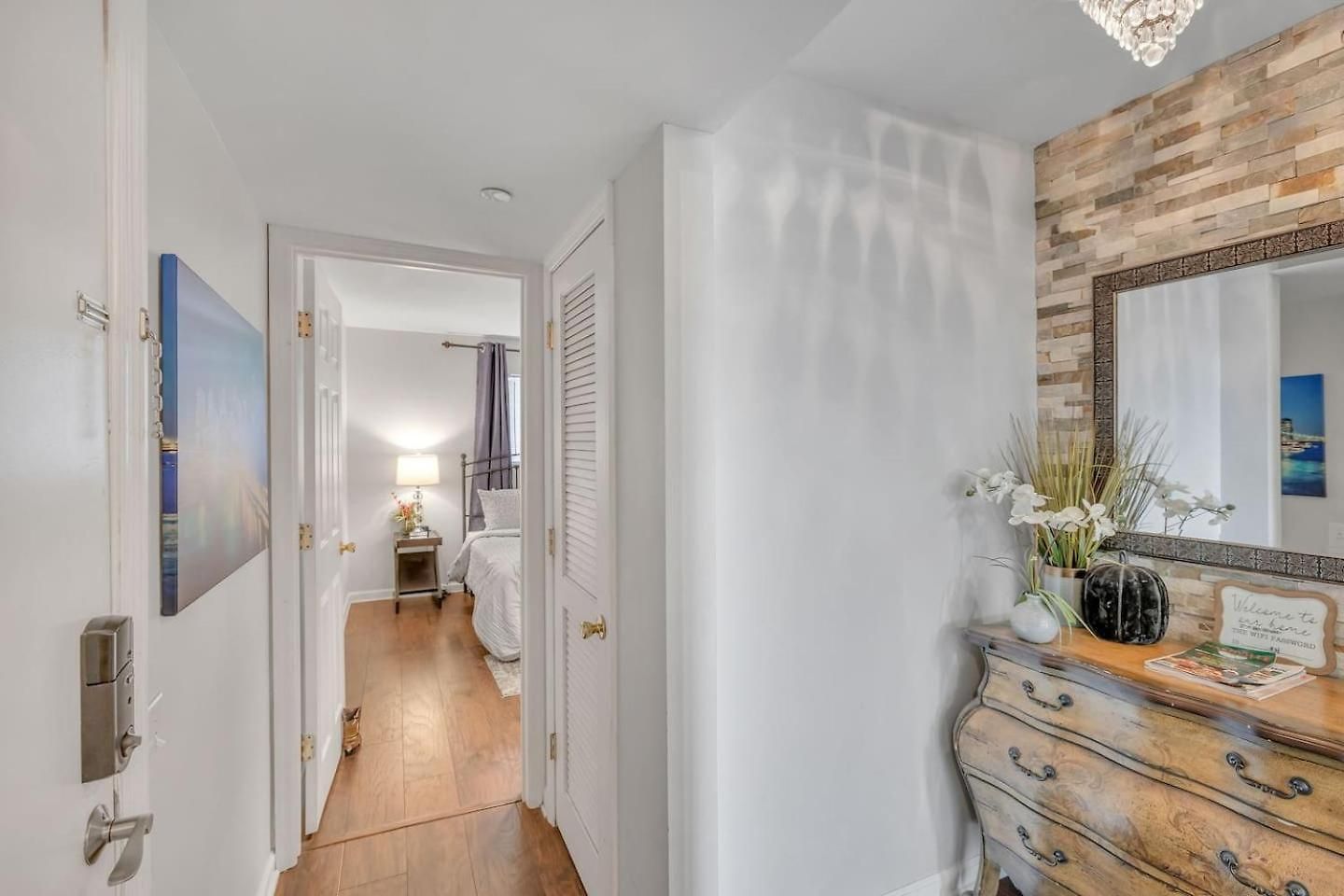 Apartment Nash Riverfront Condo, Sleeps 6, Walk To Broadway *