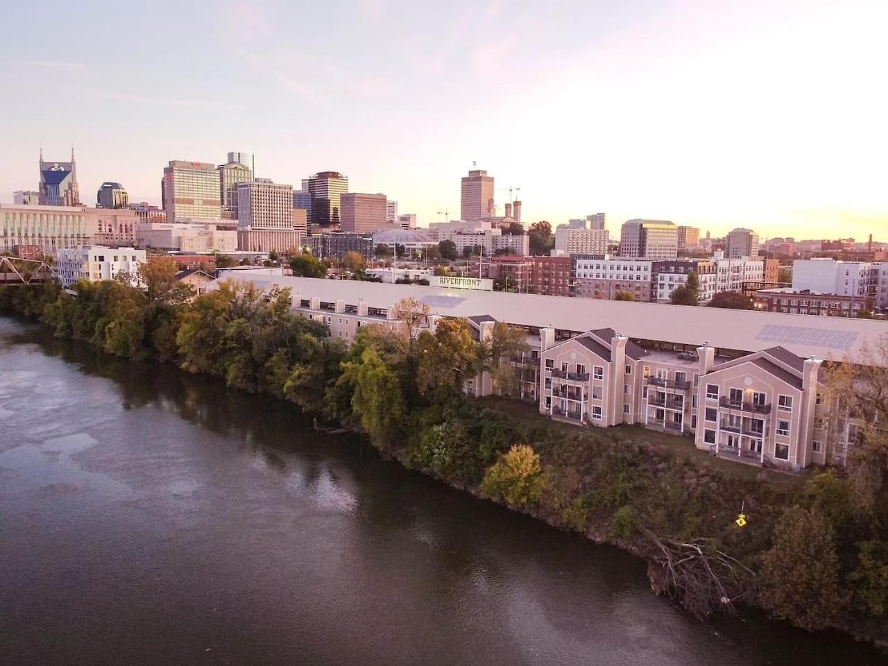 Nash Riverfront Condo, Sleeps 6, Walk To Broadway