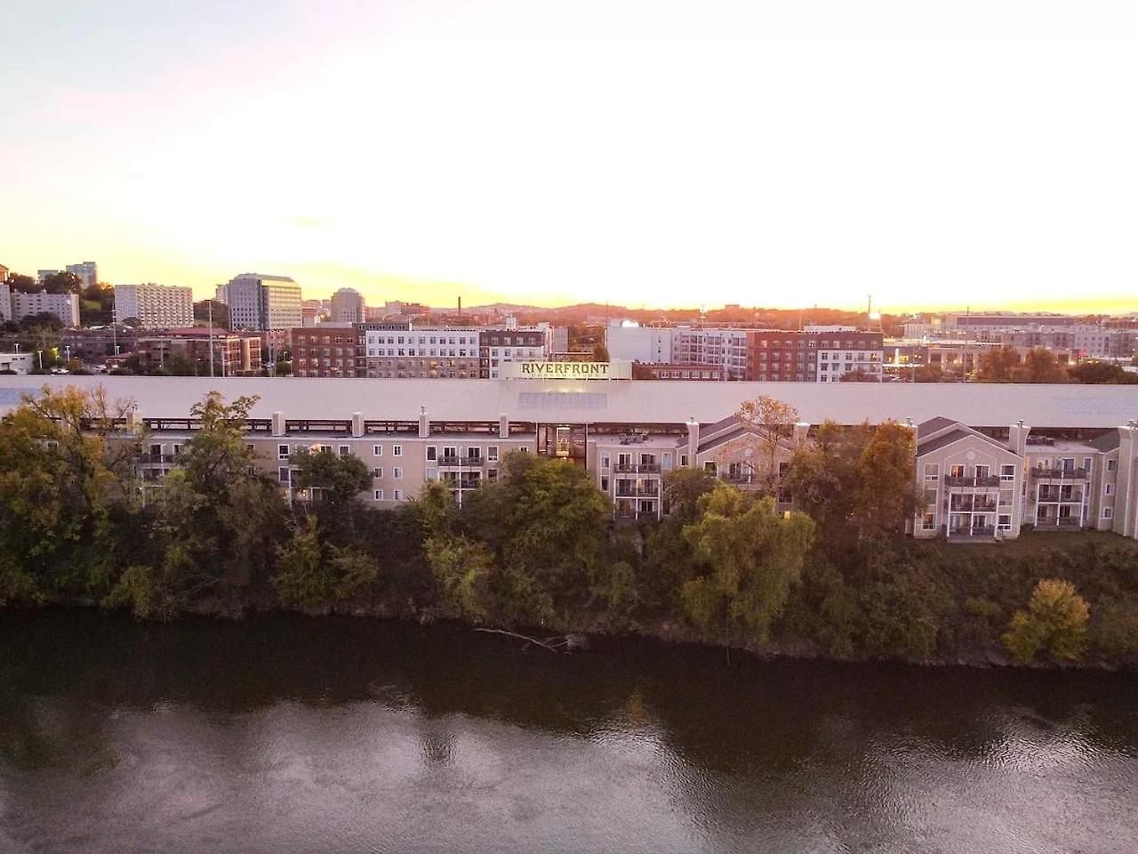 Nash Riverfront Condo, Sleeps 6, Walk To Broadway