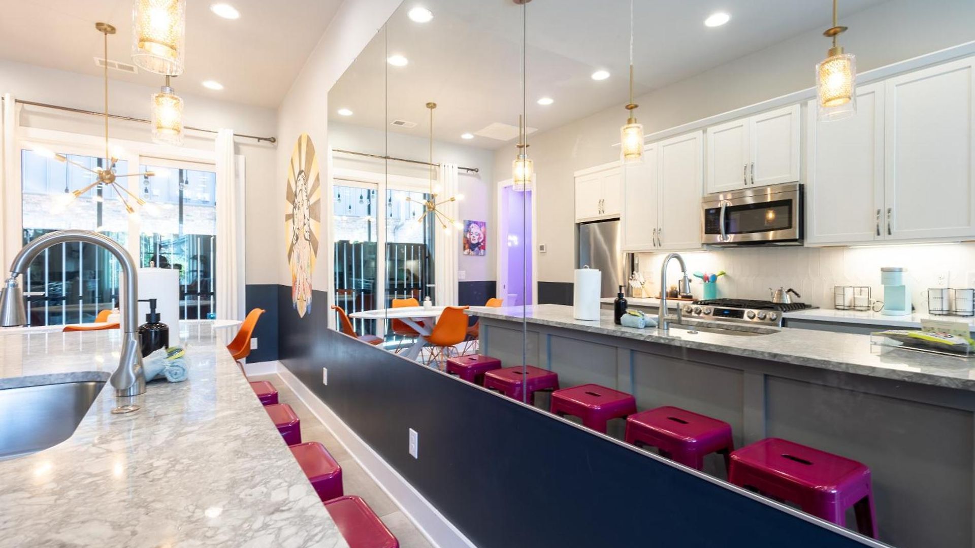 Heights Townhome With Free Parking & 3 Baths