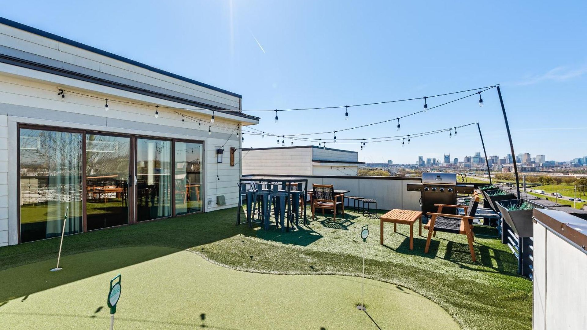 Downtown Views With Rooftop Golf Grill And Firepit Only 8min To Broadway Holiday home *