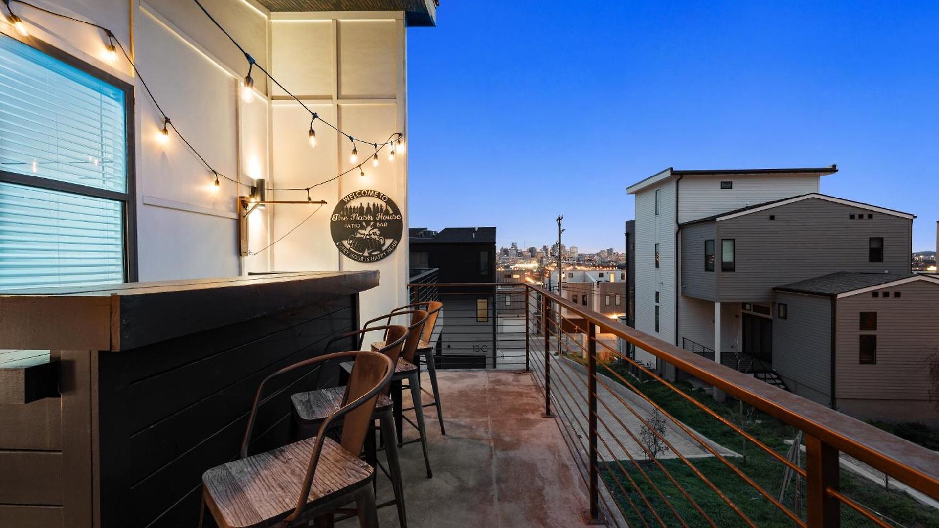 Balcony Bar, Grill & Firepit With A View And Sleeps 16 Only 8 To Broadway Holiday home Nashville