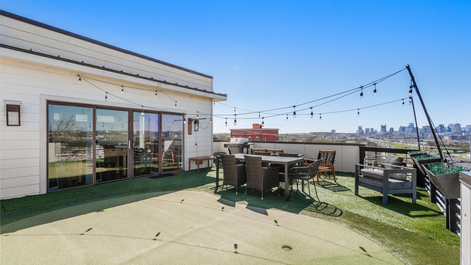 Holiday home 8min To Downtown With Rooftop Golf Grill And Firepit