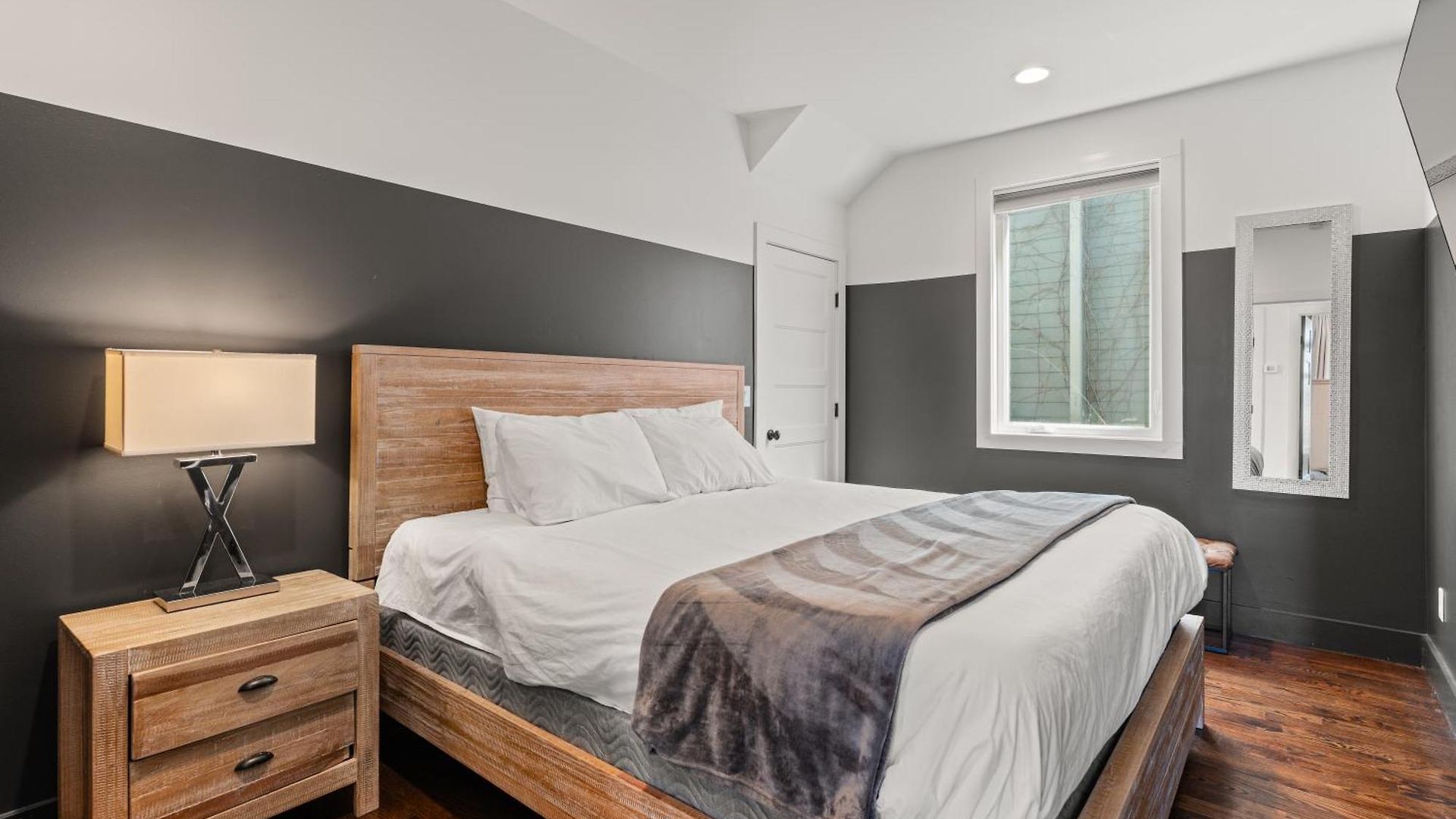 Downtown Views With Rooftop Golf Grill And Firepit Only 8min To Broadway Holiday home *