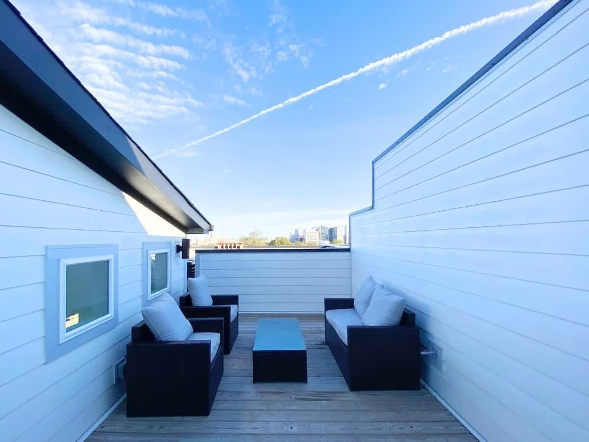 Holiday home Luxe Hillsboro Village Homes For 24 With 4 Patios, Rooftops And Garage Parking, Gourmet Kitchens And Smart Tvs, Walk To Vanderbilt, Pancake Pantry And Fido, 24hr Hospitality, 10 Min To Broadway And The Parthenon