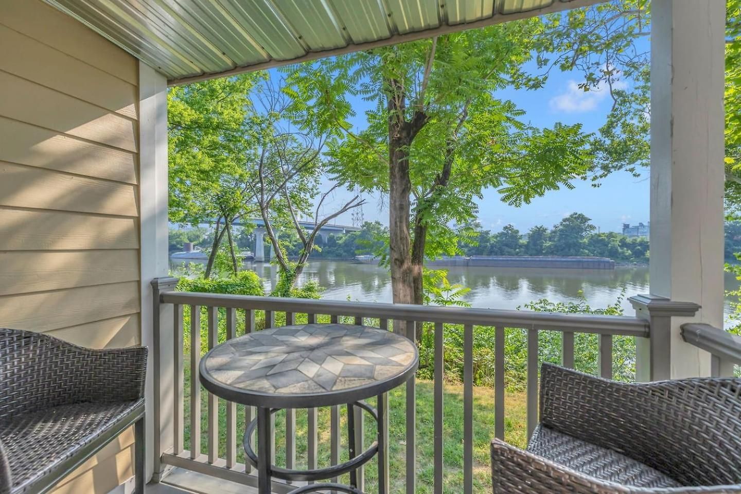 Nash Music City Condo, Sleeps 6, Walk To Broadway *