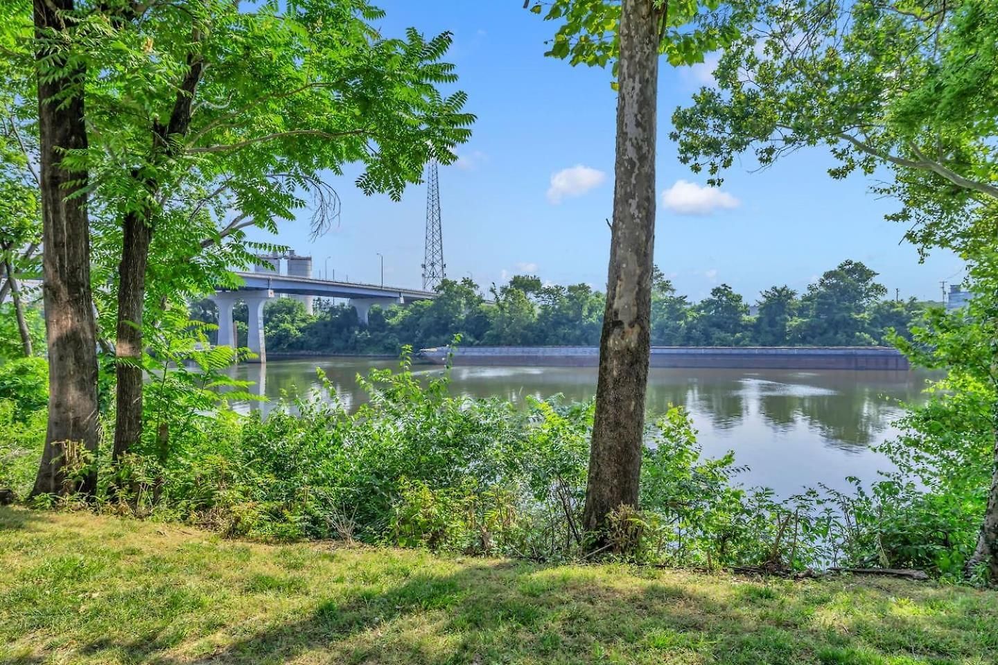 Nash Music City Condo, Sleeps 6, Walk To Broadway Nashville