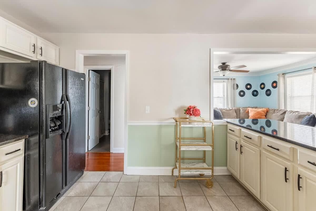 Holiday home Cozy Retreat 10 Min To Broadway *