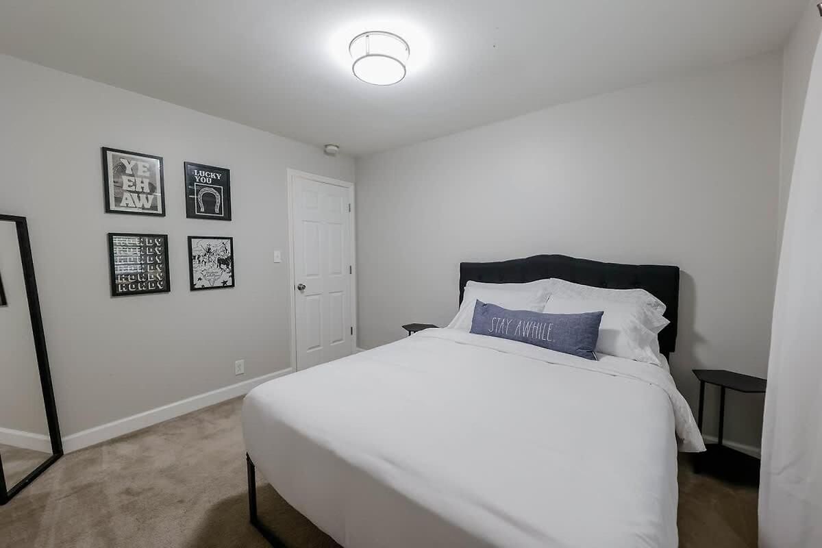 Cozy Retreat 10 Min To Broadway Holiday home *