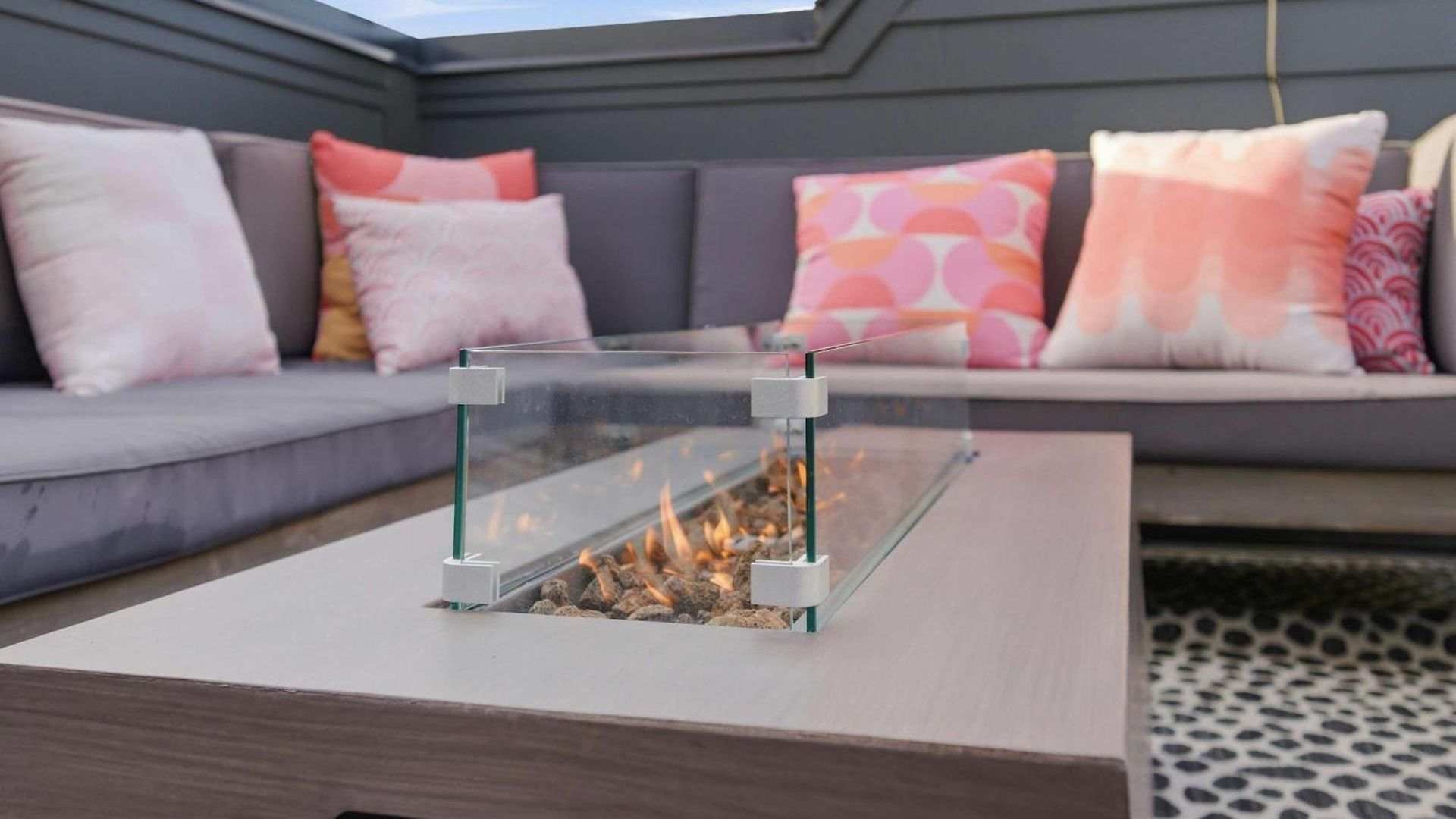 Designer Single Family House-rooftop- Hot Tub Holiday home