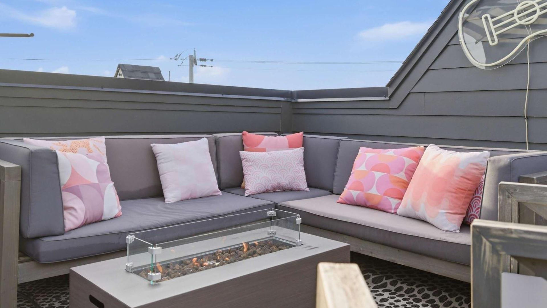 Designer Single Family House-rooftop- Hot Tub Holiday home *