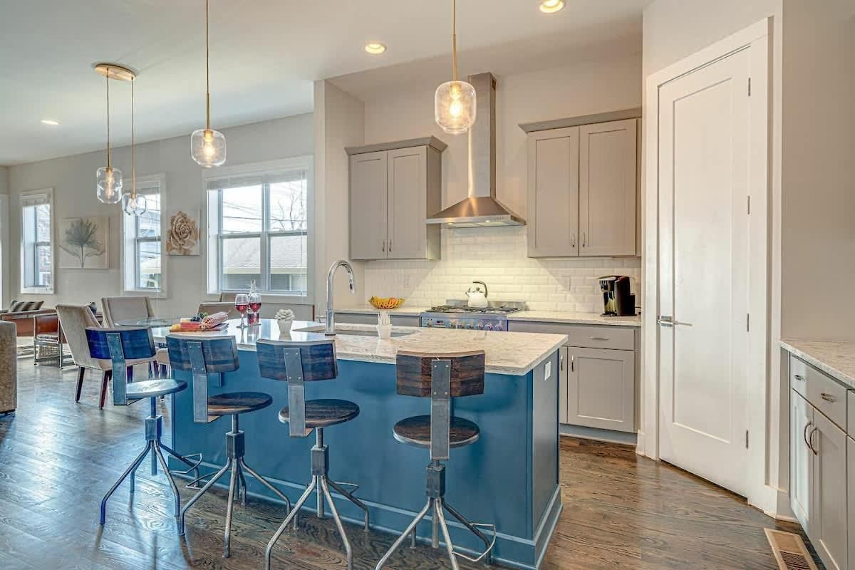 Cultured Coach - Music Row - Mins To Downtown Holiday home Nashville