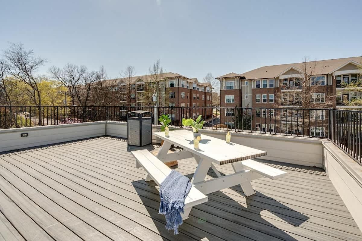Mesmerize Melrose - 5 Mins To Broadway - Rooftop Deck Holiday home *