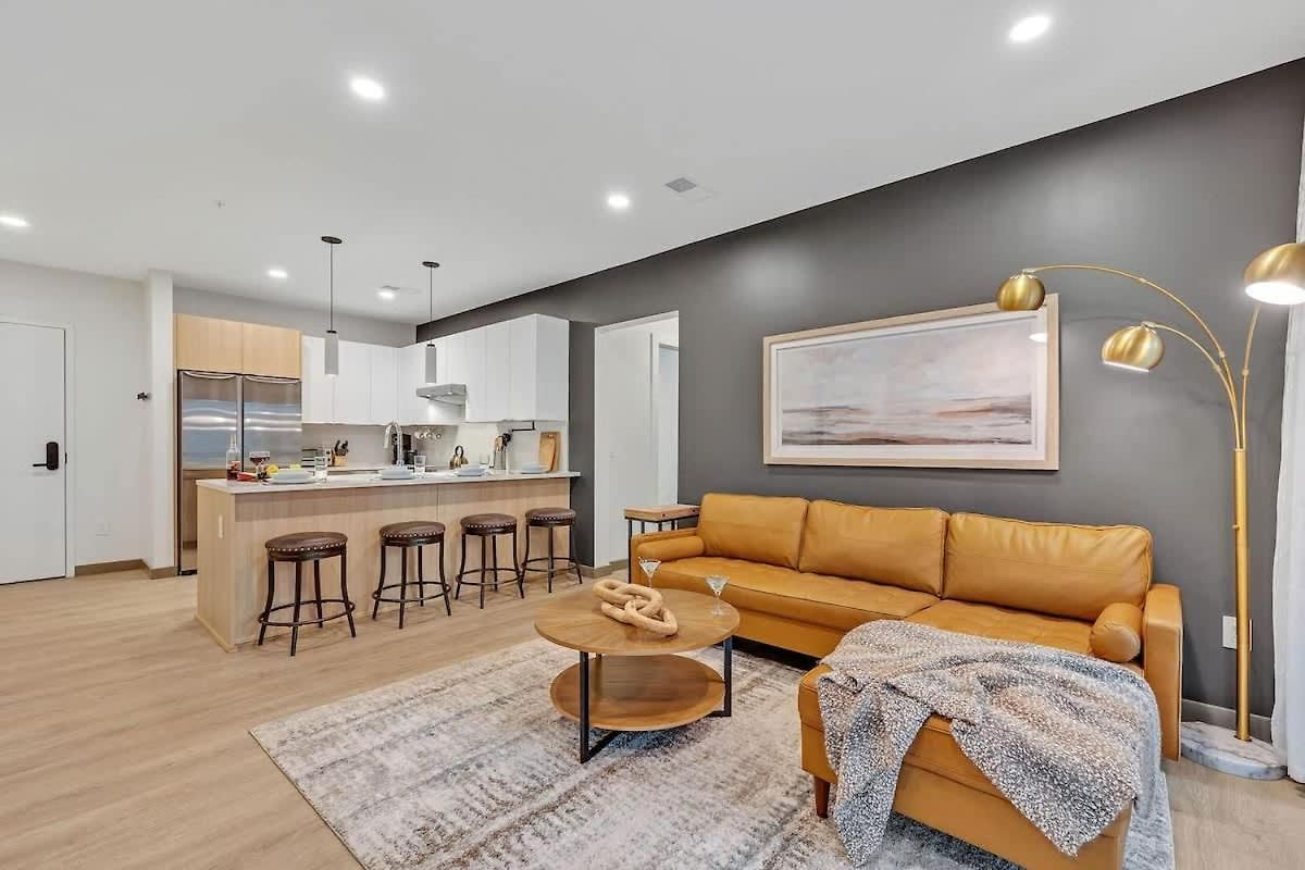 Hyve - Southern Comfort - Walk To Broadway Holiday home