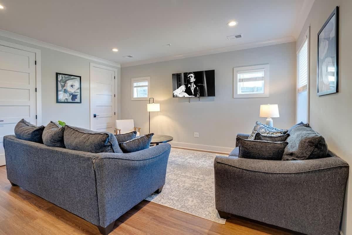 Mesmerize Melrose - 5 Mins To Broadway - Rooftop Deck Holiday home *