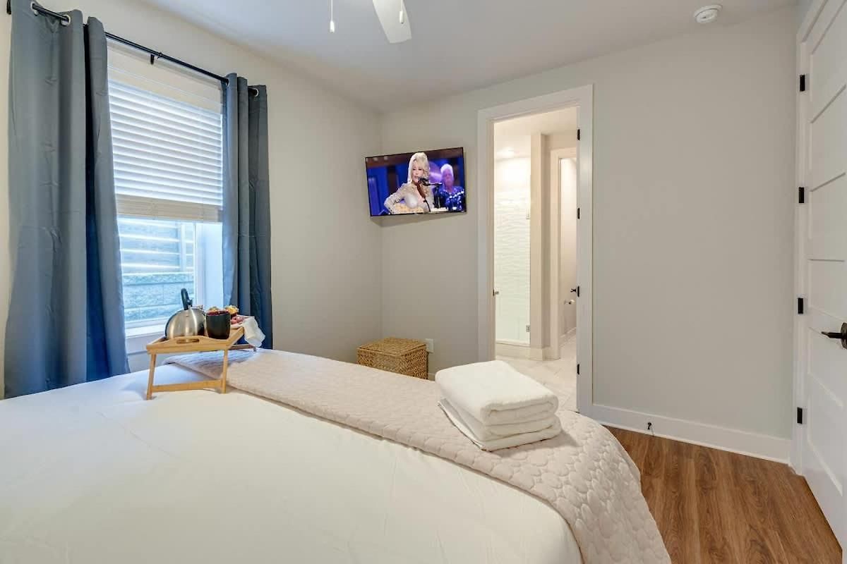 Mesmerize Melrose - 5 Mins To Broadway - Rooftop Deck Holiday home