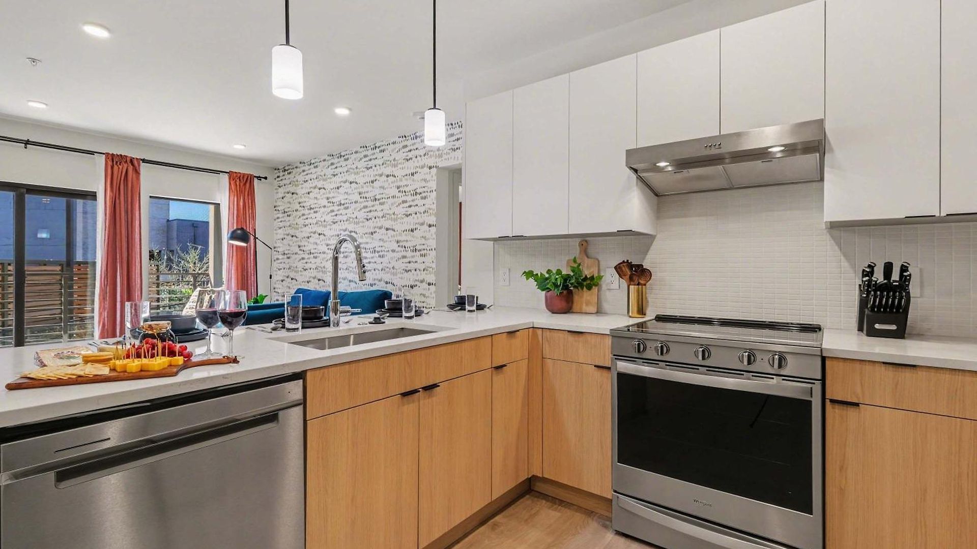 Hyve - Boho Bliss - 3 Bedroom - Located In Sobro