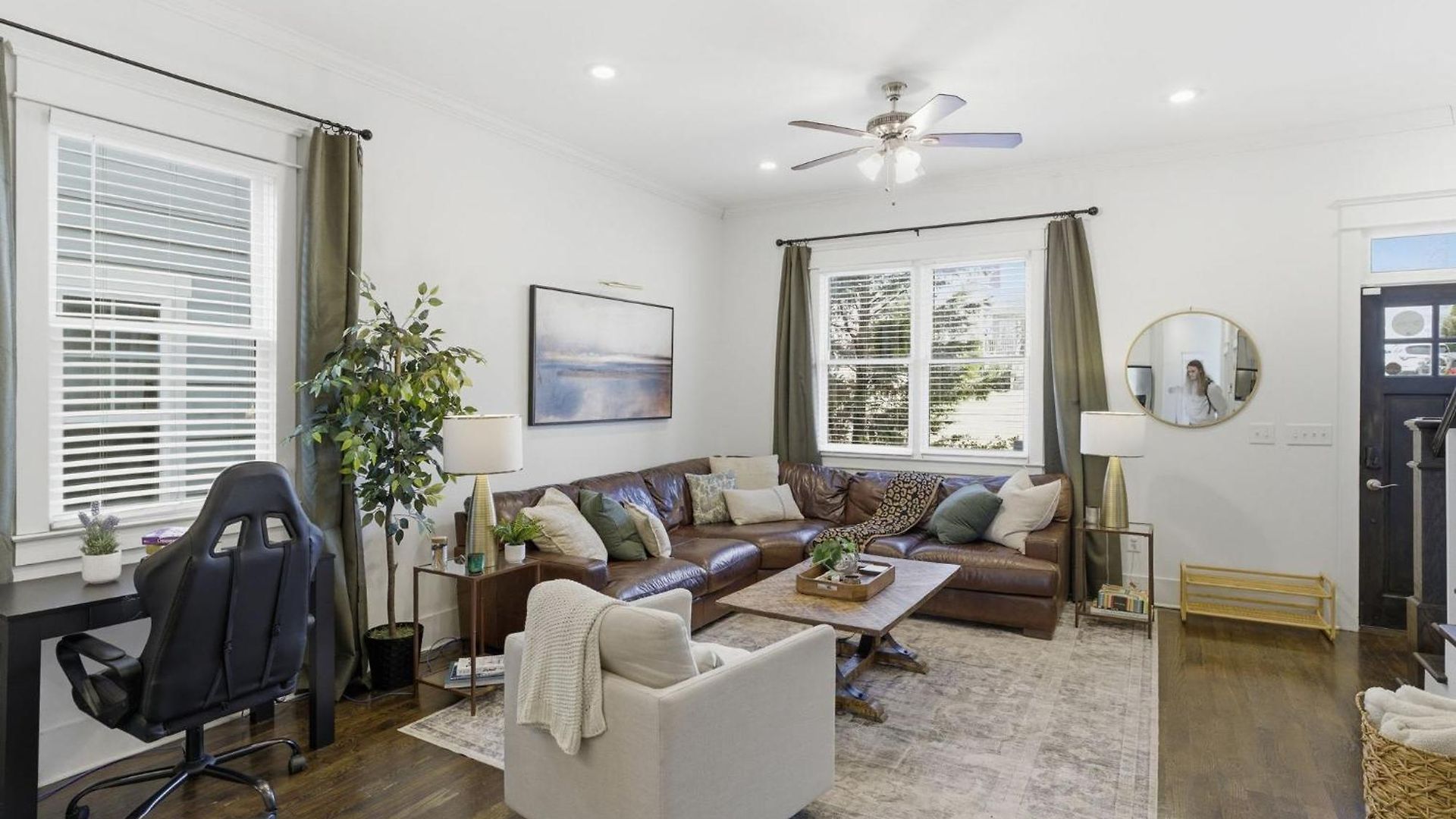 Holiday home New 7 Mins To Broadway Sleeps 8 *