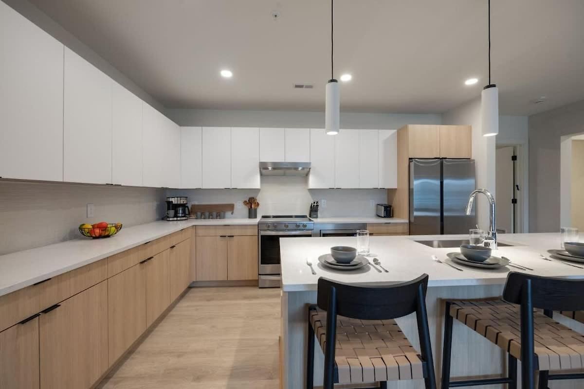 Hyve - Mahogany - Walk To Broadway Holiday home *