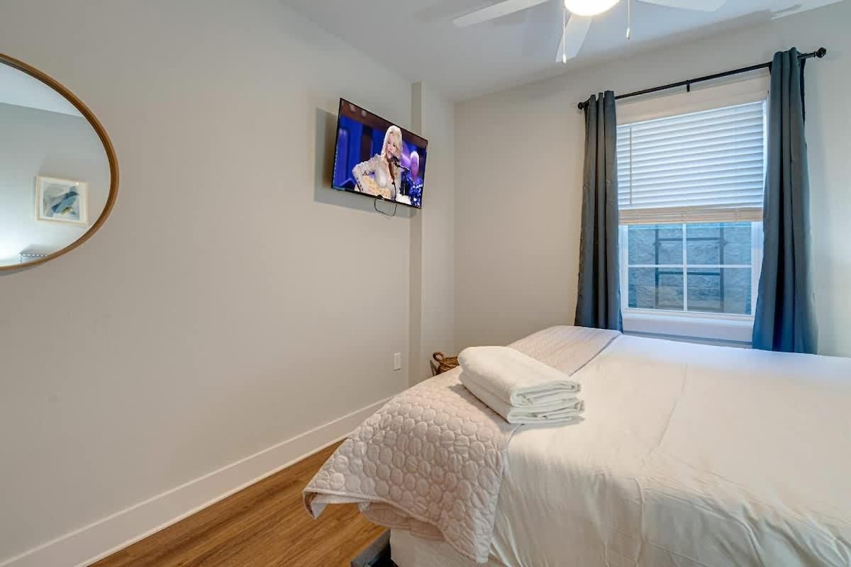 Mesmerize Melrose - 5 Mins To Broadway - Rooftop Deck *