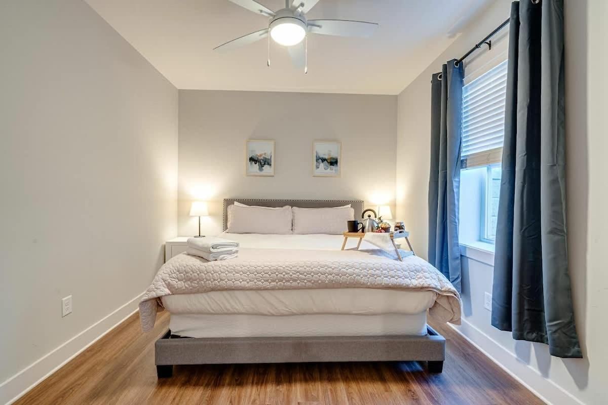 Mesmerize Melrose - 5 Mins To Broadway - Rooftop Deck *