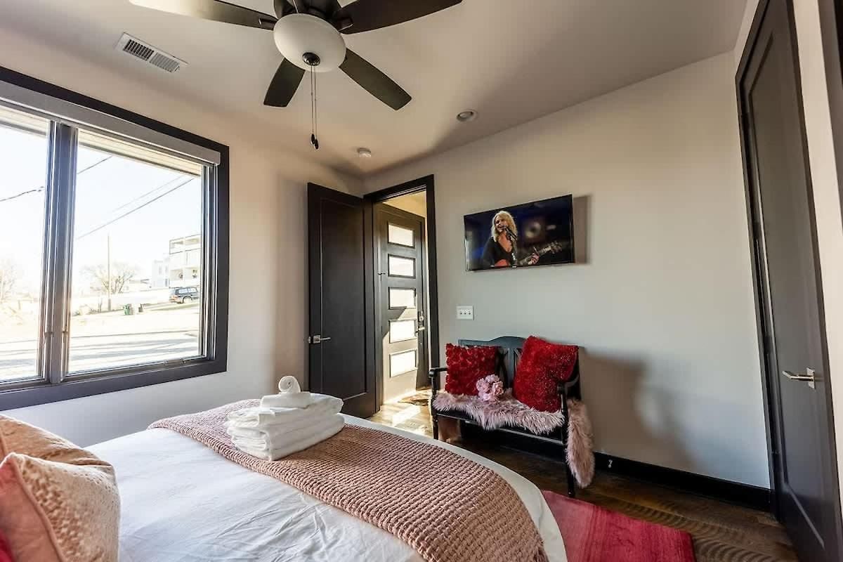 Luxe-broadway Getaway-heart Of Gulch-mins To Broadway Holiday home