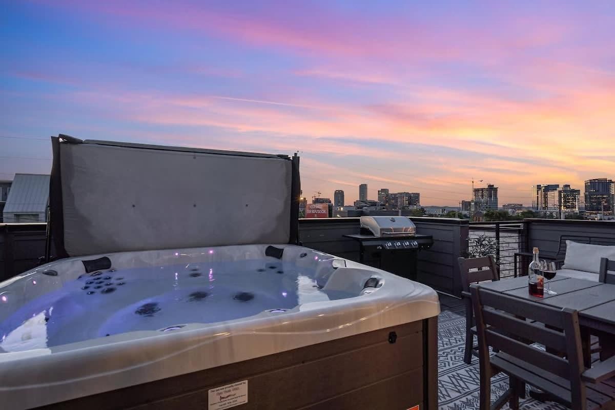 Luxe-cowboy Country-patio Hot Tub-downtown Living Nashville
