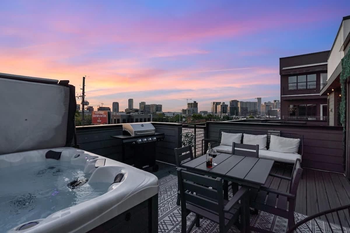 Holiday home Luxe-cowboy Country-patio Hot Tub-downtown Living *