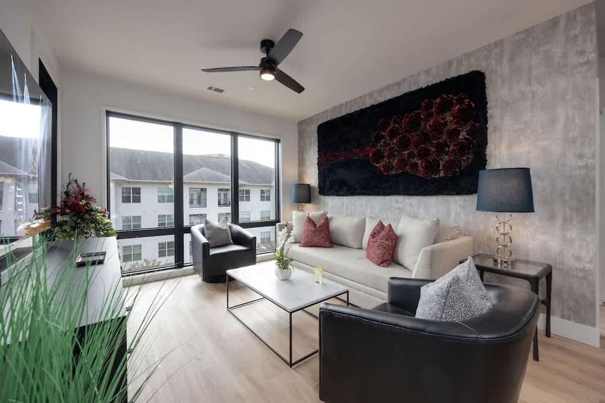 Flora - Odyssey - Heart Of Midtown Holiday home *