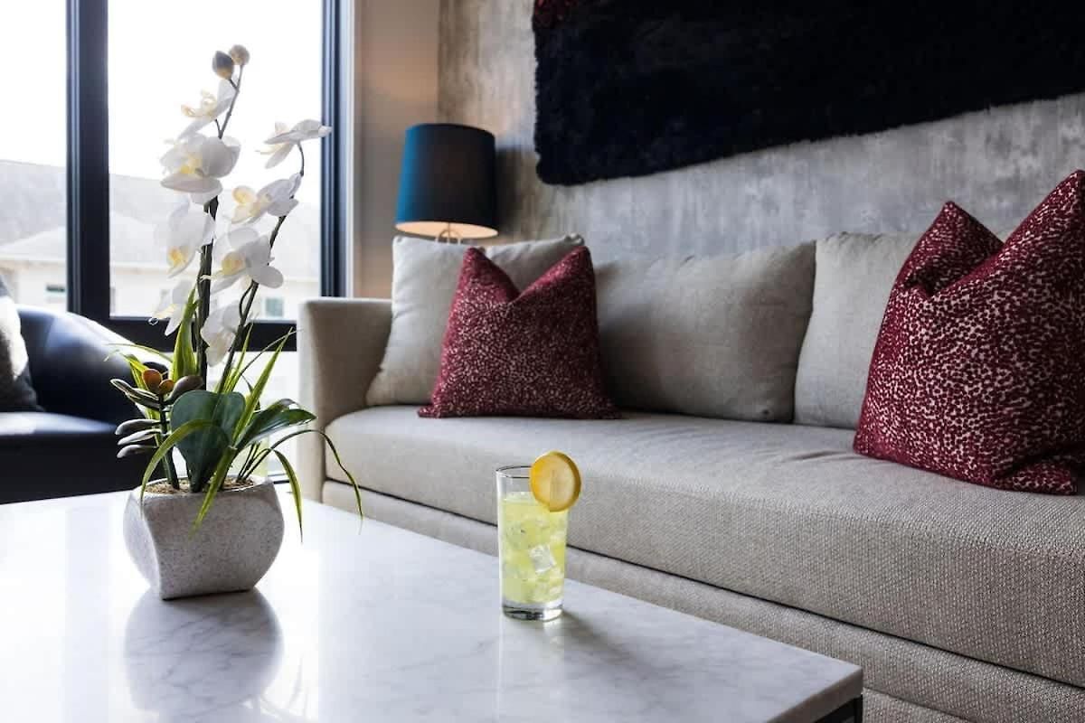 Flora - Odyssey - Heart Of Midtown Holiday home