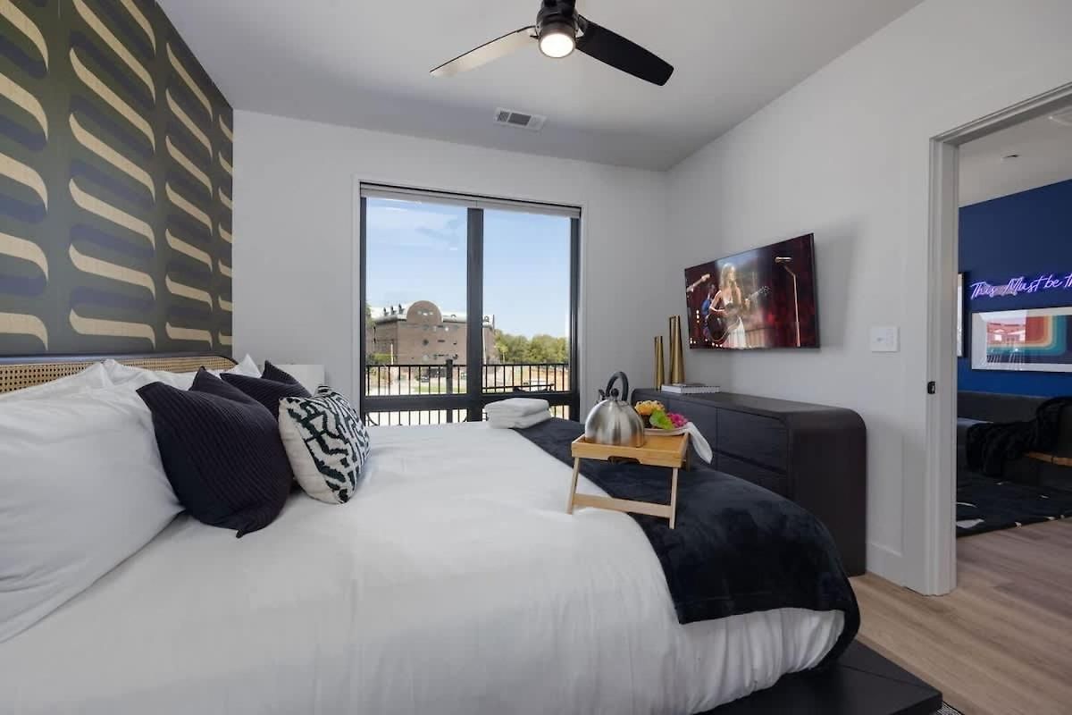 Penthouse Blues-odyssey-pool & Gym-mins 2 Broadway * Nashville