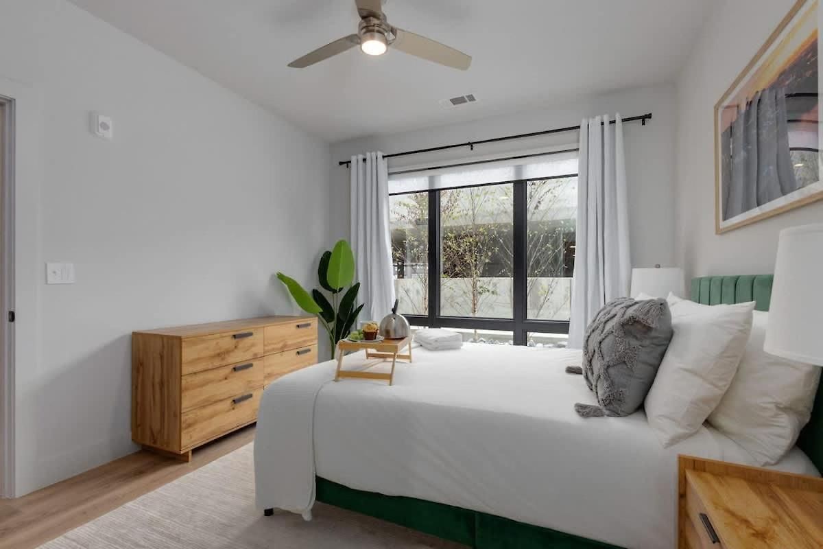 Savanna - Heart Of Midtown - Odyssey At The Park
