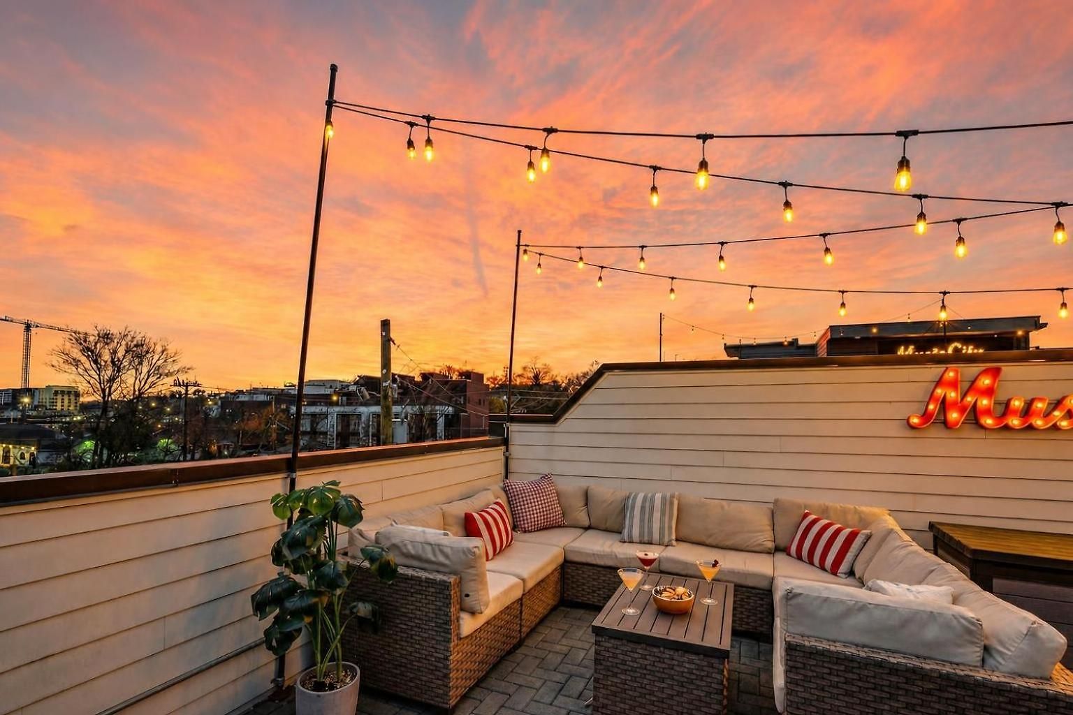 New Nashvegas Downtown Rooftop Views 13beds Holiday home