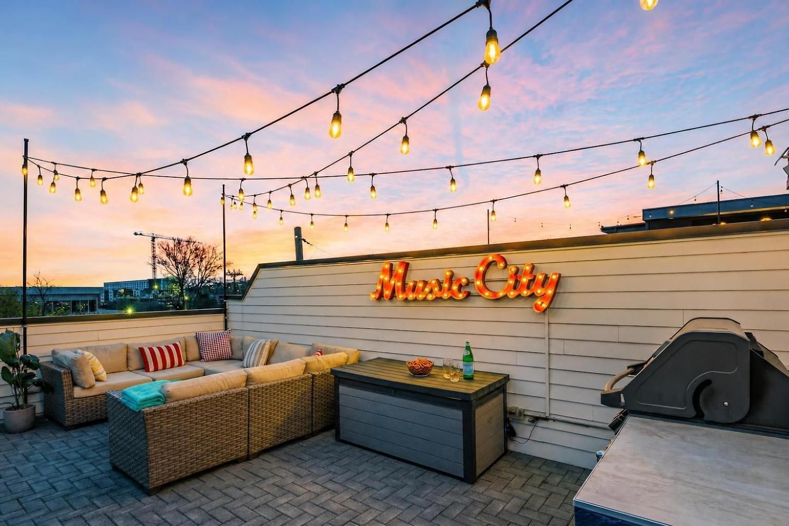 New Nashvegas Downtown Rooftop Views 13beds Holiday home Nashville