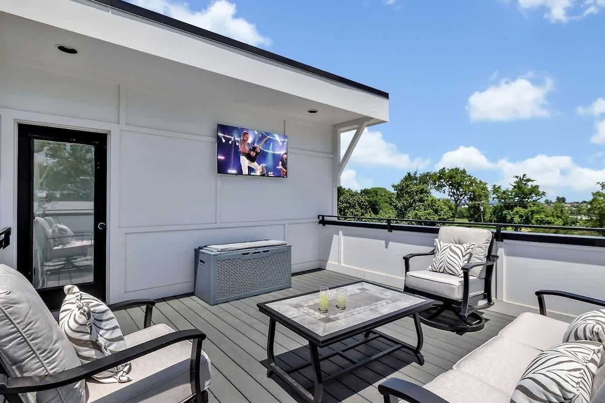 Soprano - Private Rooftop - 8 Mins To Broadway *