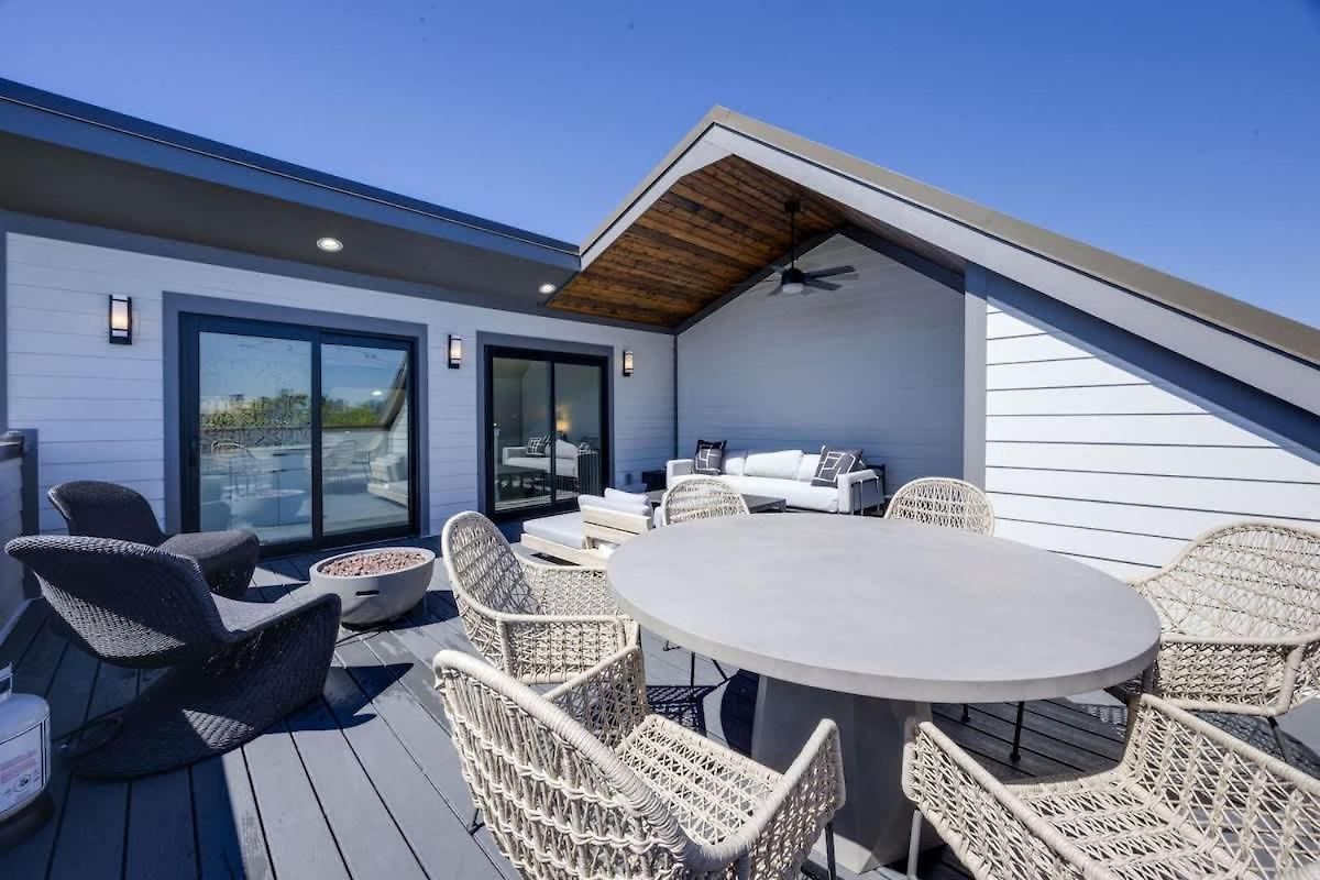 Luxe-elevate-modern Luxury-stunning Views *