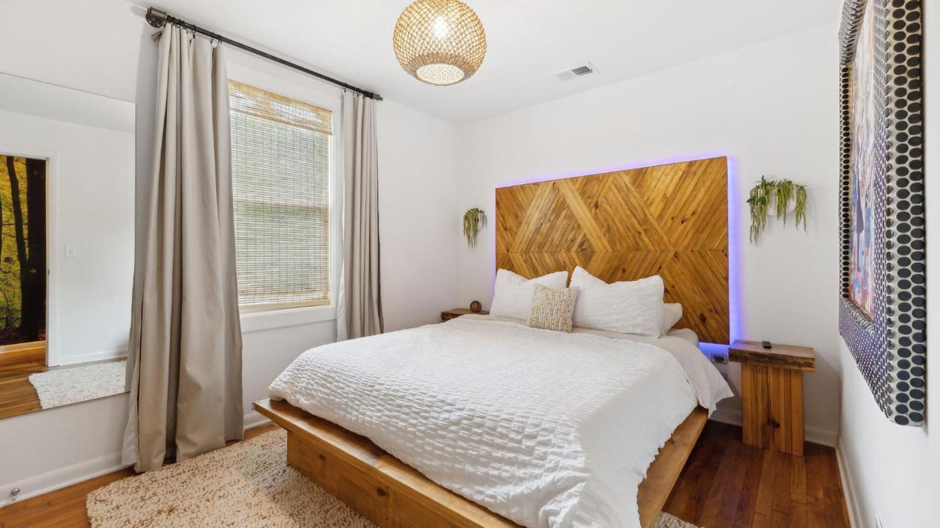Vibey Unit In Duplex *