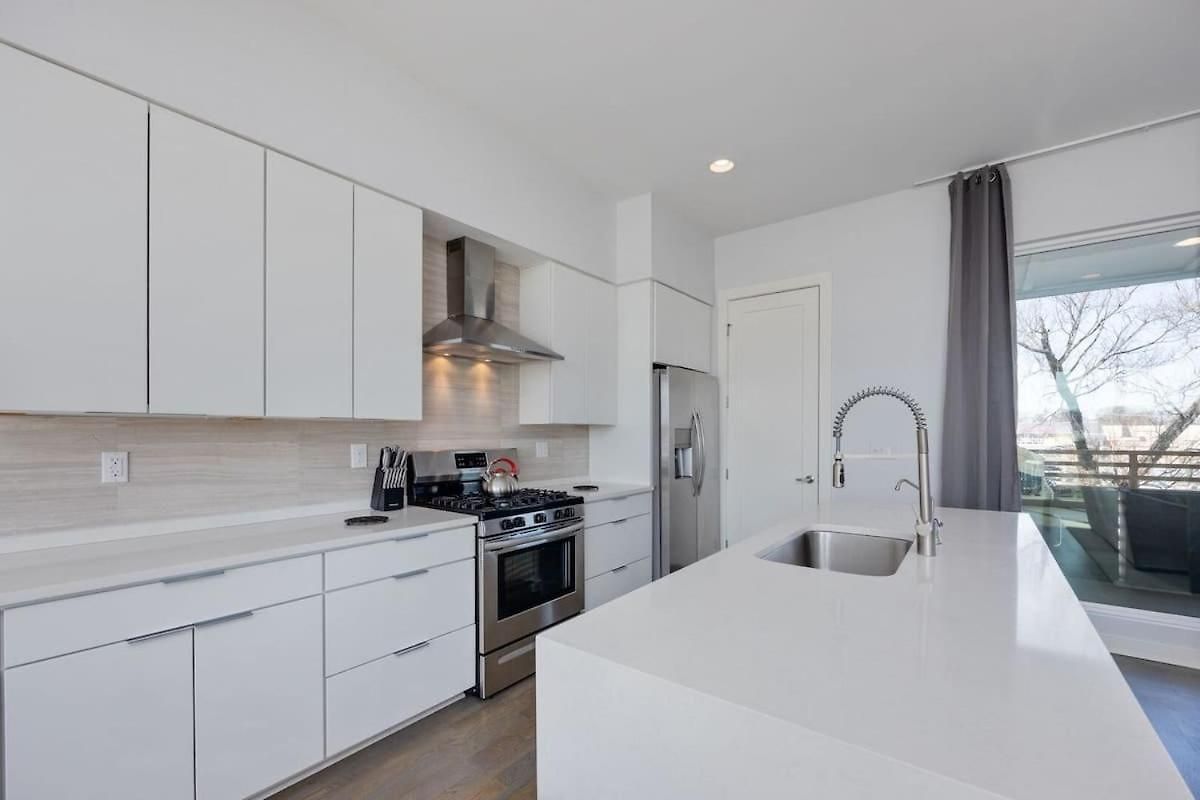 Notes - Sleeps 8 - Mins To Broadway!