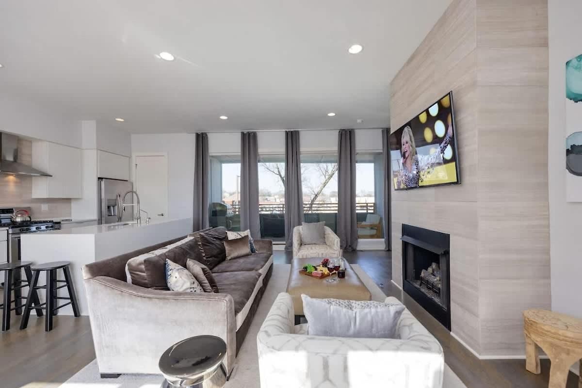 Notes - Sleeps 8 - Mins To Broadway!