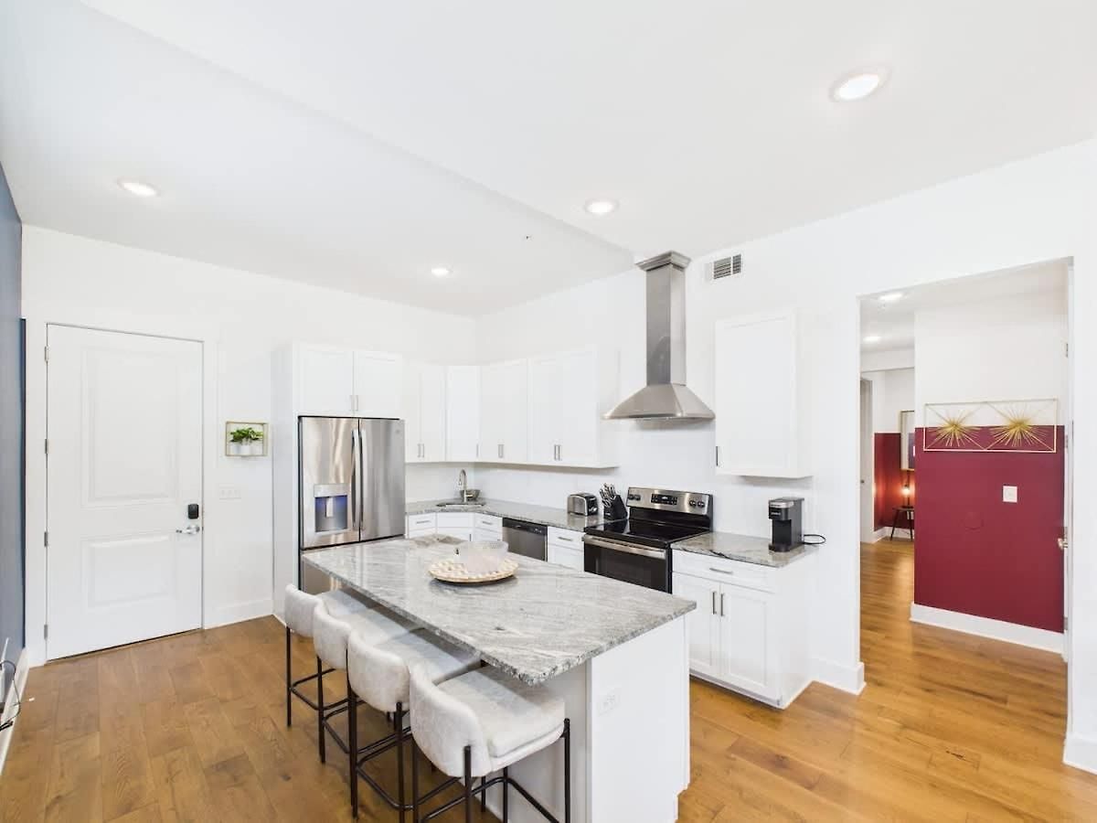 Gallatin Retreat-private Balcony-in East
