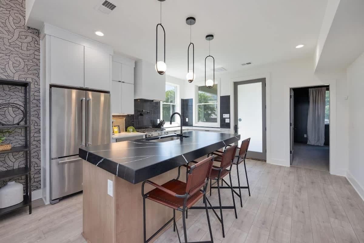Enchant - Stunning Views - Modern Luxe *