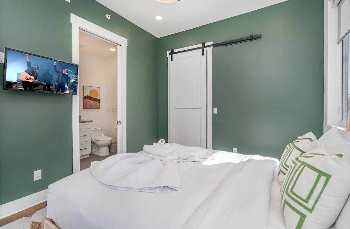 Gallatin Retreat-private Balcony-in East Holiday home