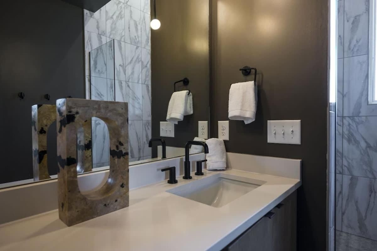 Enchant - Stunning Views - Modern Luxe *