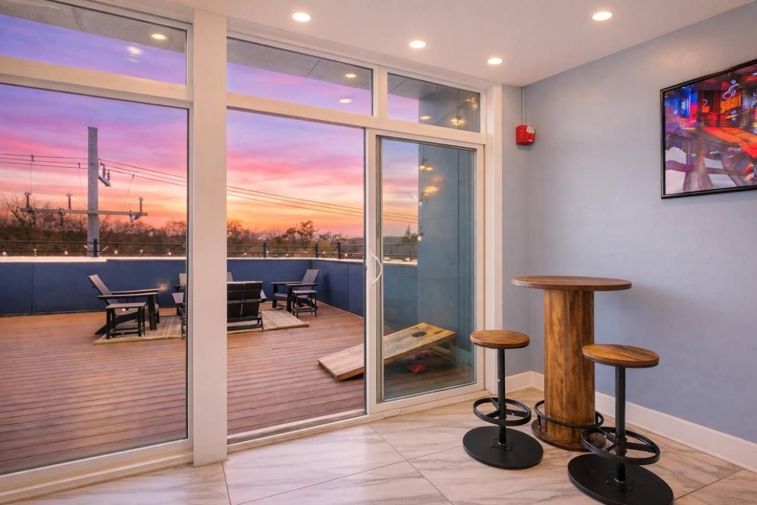 Gallatin Retreat-private Balcony-in East