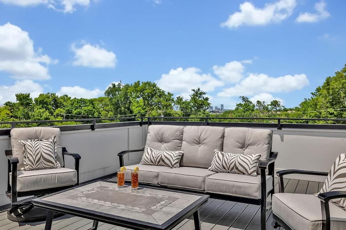 Resonant - 2 Townhomes - 2 Private Rooftop Decks